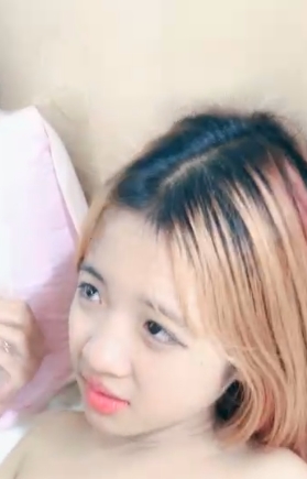 抖音00后嫩妹团建狂欢视频1V860M太粉了