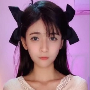 白嫩网红狗头萝莉私密视频绝版三部曲2.48G天花板合集