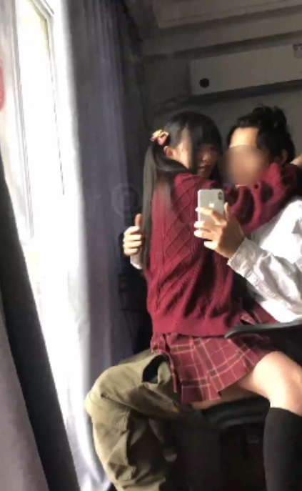 山楂树妹子JK服装超可爱视频3v200m