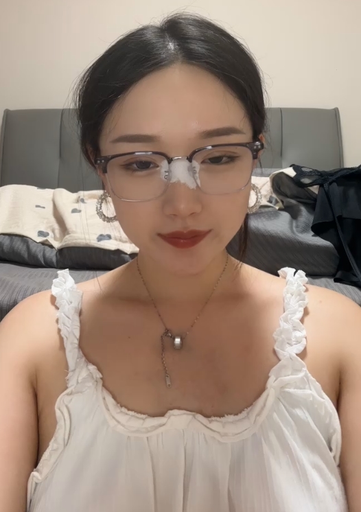 妹子叭嗦眼镜御姐合集57部48.6G腿控福音