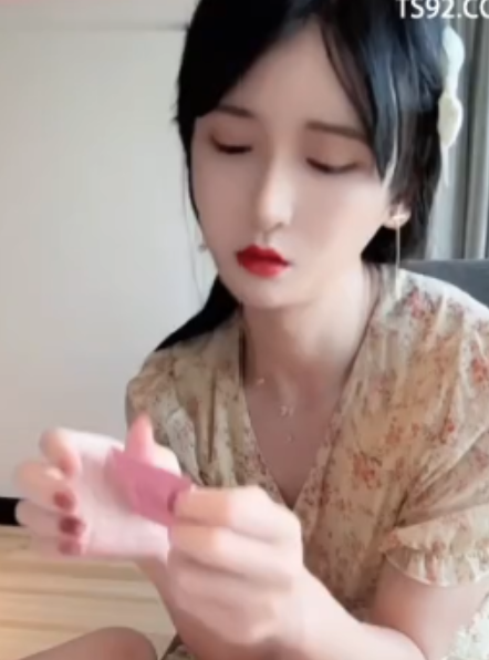 推荼蘼伪娘福利1V688MB绝了