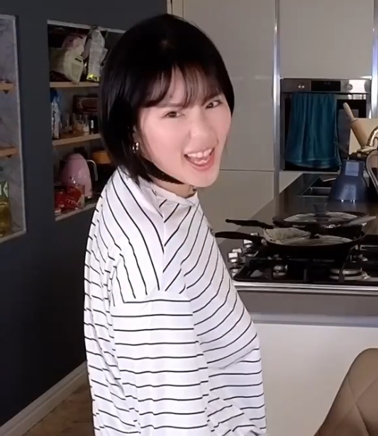 香蕉妹推特劲爆视频合集25部505G太丰满了