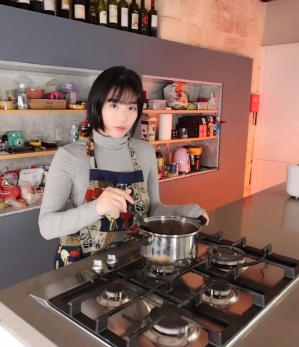 香蕉妹推特劲爆视频合集25部505G太丰满了