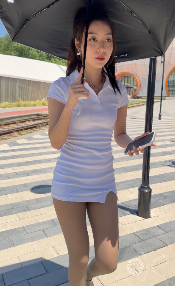 1部街拍小雅丝袜视频26.5G4K原版超诱人