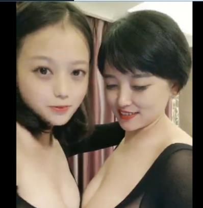 虎牙超火爆优质成熟女人（小海媚）与清纯女生最新CP组合原创作品（勾引乖巧侄女一起自嗨）稀缺散播完整合集