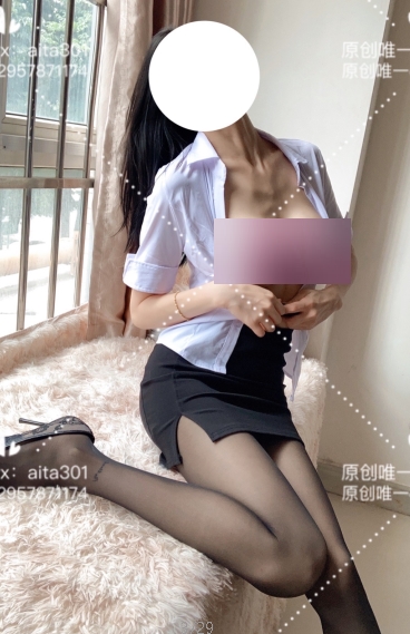 某推优质身材美兔女神(软学姐)新合作伙伴同台上演