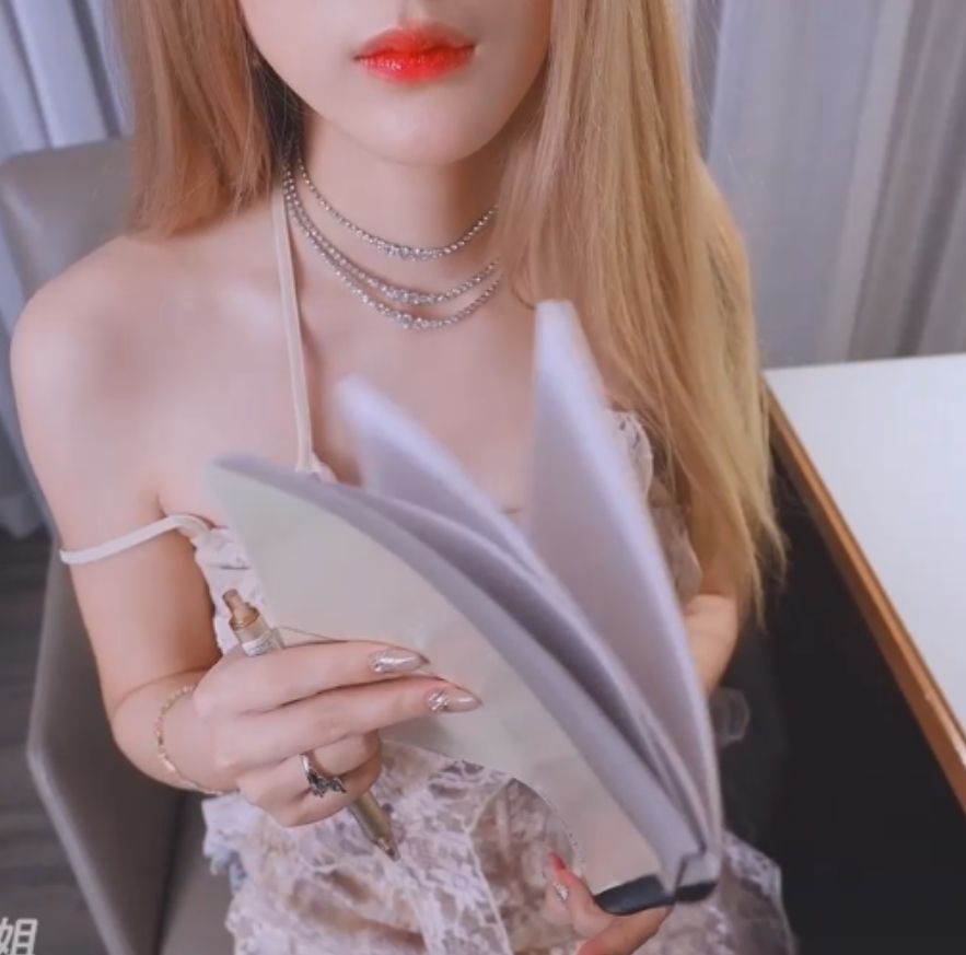 40.5G外网FortuneCuttie反差私拍合集超带感