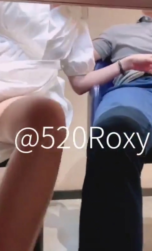 ROXYOnlyFans奴隶妻子王八老公88V合集33.6G绿光刺眼