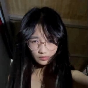 清纯眼镜妹宿舍放纵自嗨1V804M反差难耐